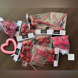 🌸NEW 63 pieces hearts ❤️ picks Valentine’s Day Decorations